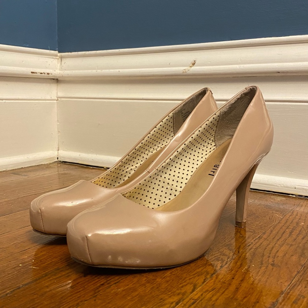 Madden Girl by Steve Madden nude pumps